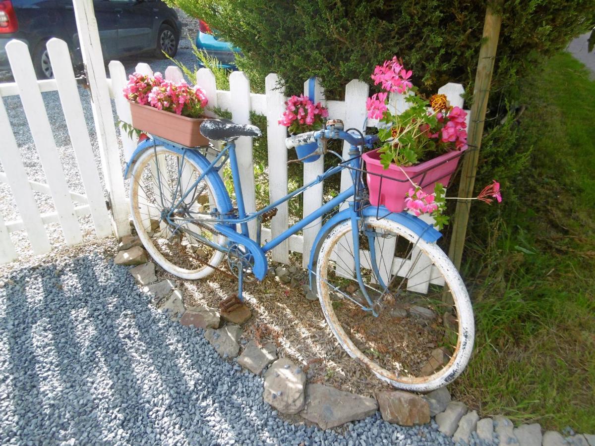 Bed and Breakfast La Bicyclette Bleue Montpinchon Exterior foto