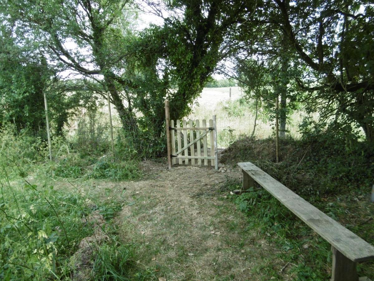 Bed and Breakfast La Bicyclette Bleue Montpinchon Exterior foto