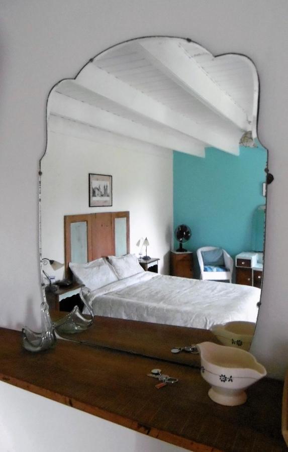 Bed and Breakfast La Bicyclette Bleue Montpinchon Exterior foto