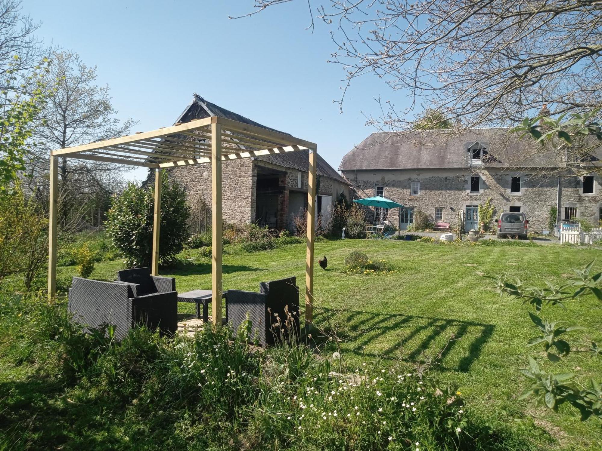 Bed and Breakfast La Bicyclette Bleue Montpinchon Exterior foto